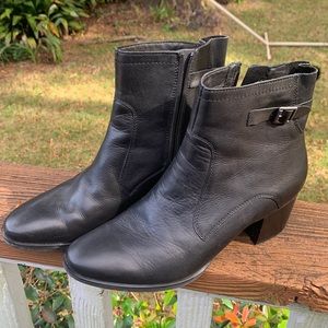 Aetrex Rubi Size 10 Genuine Leather Water Resistant Boots with Arch Support